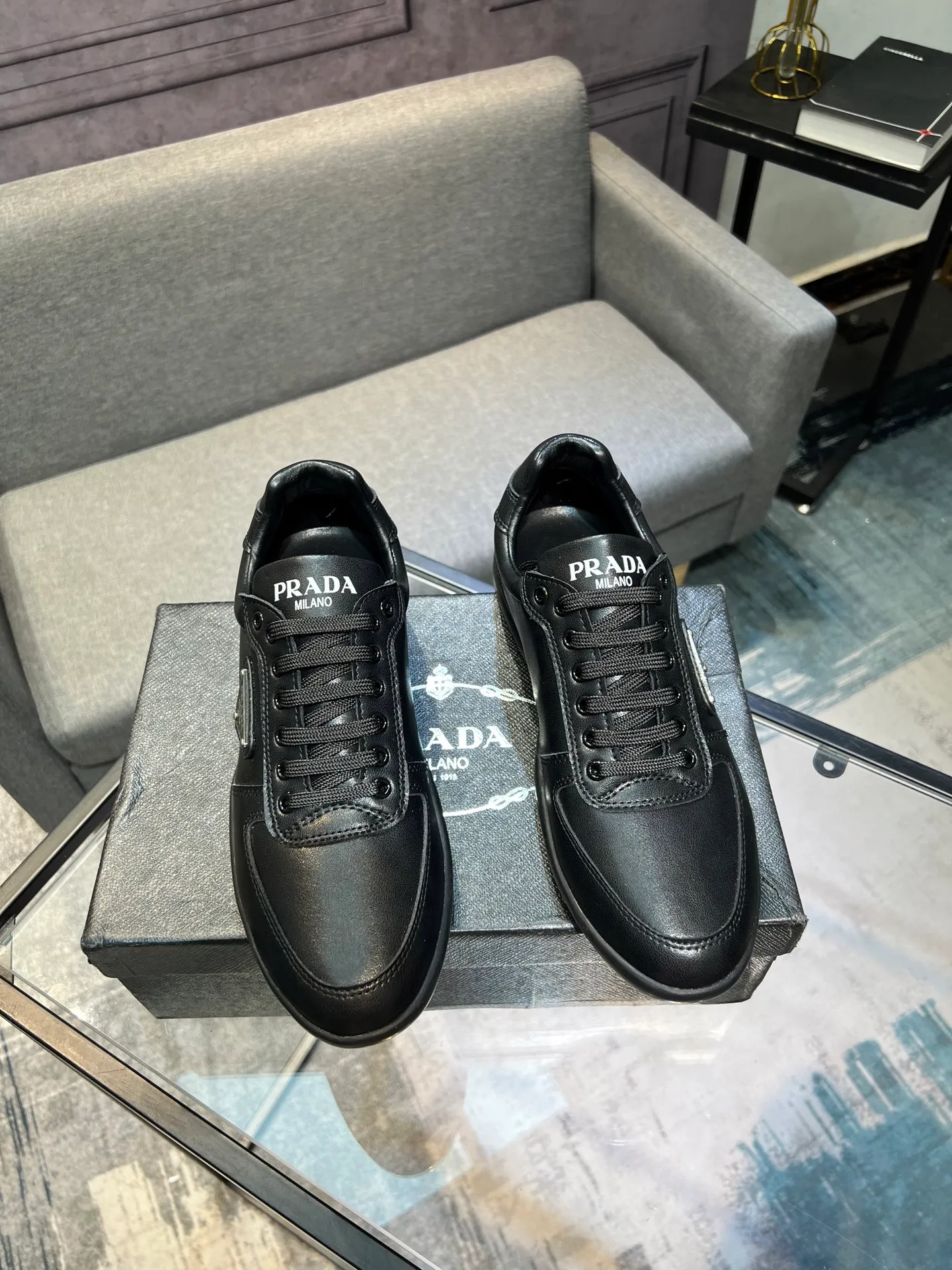 Men's men's shoes 💰440 [PRADA—Prada] 2025 latest model 🙈original replica! 👟👟👟Available here. The workmanship is top-notch. The upper is made of Italian 🇮🇹Imported calfskin. ❗️Breathable genuine leather lining @Suitable for travel. The original version has an enlarged engraved sole, making it suitable for all kinds of travels, showing low-key luxury. Size: 38-44 yards